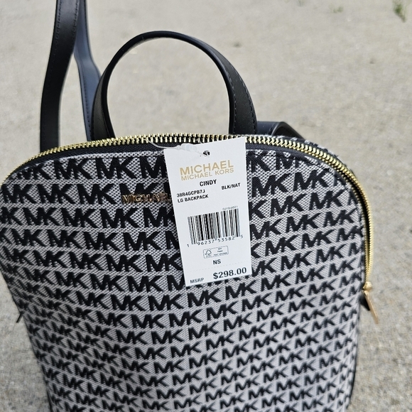 New Michael Kors Cindy backpack medium - Picture 11 of 14